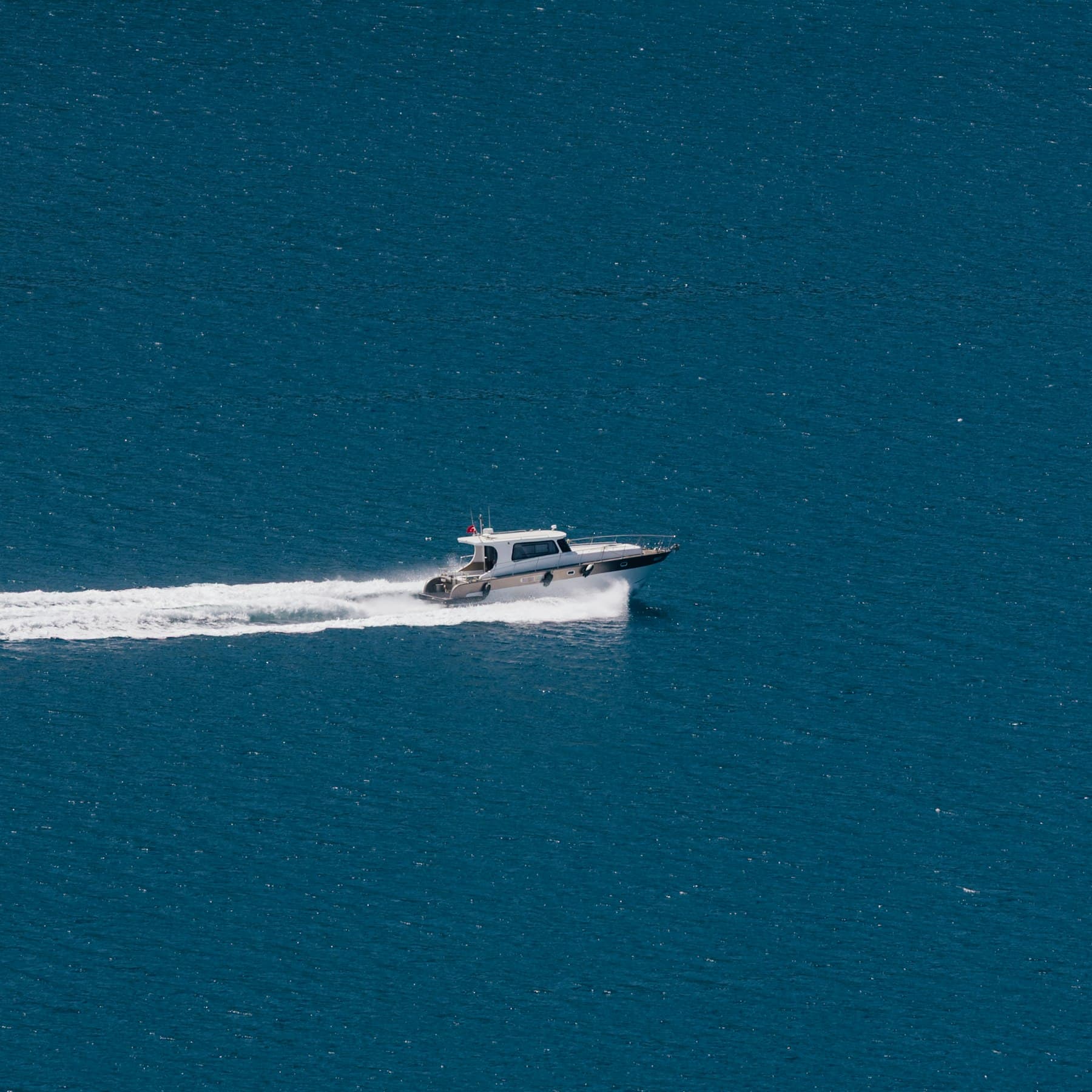 Express cruiser at speed