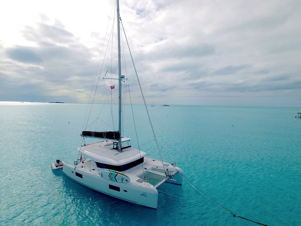 Catamaran Lagoon 42 au mouillage aux Bahamas