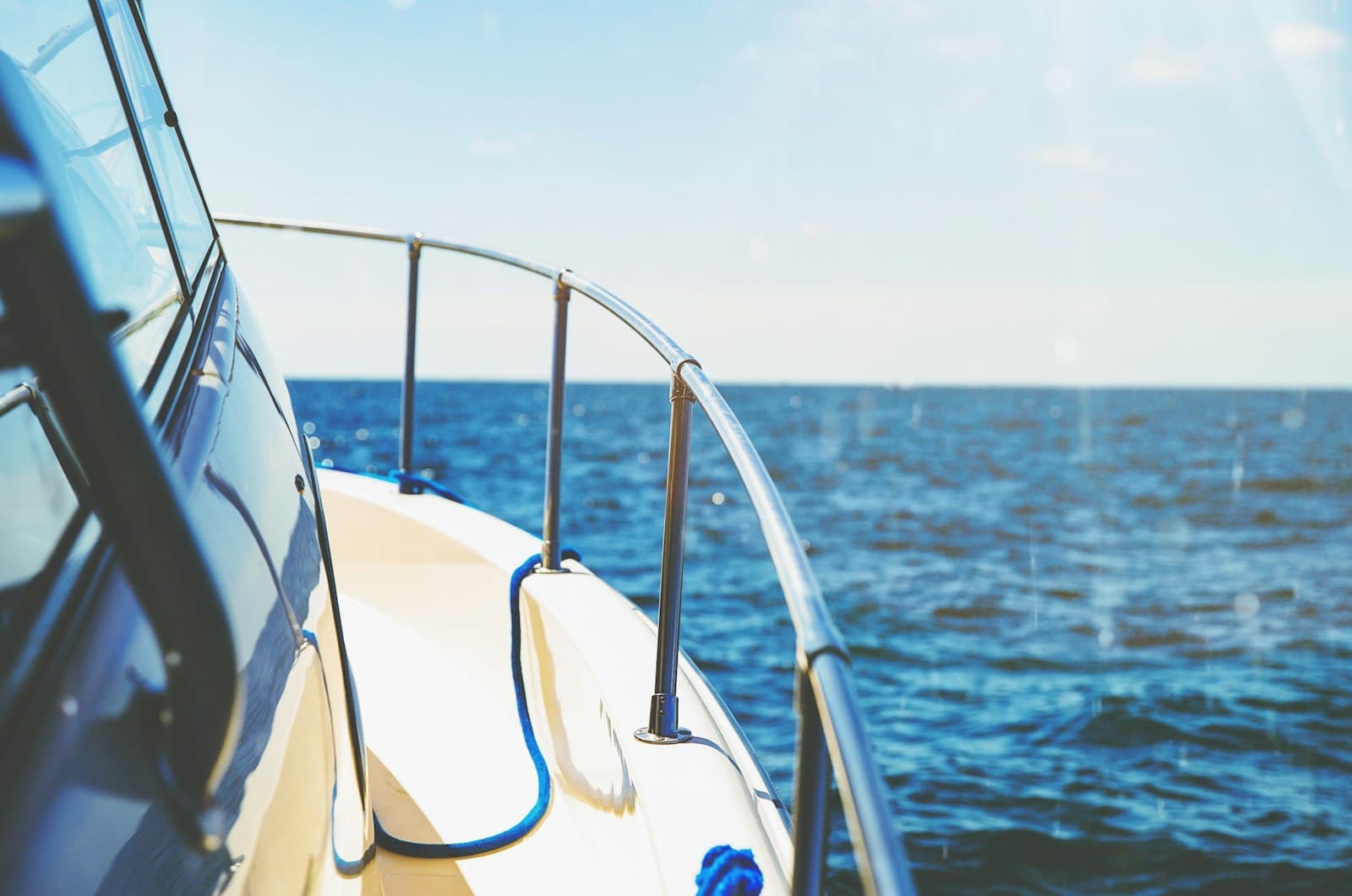 Boat bow facing the open sea horizon