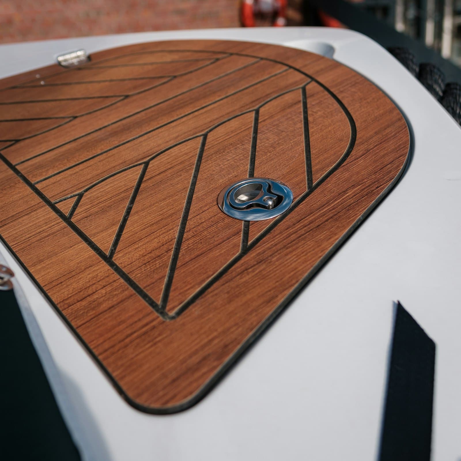 Détail d'un pont en teck de bateau